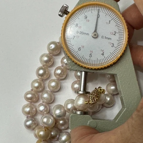 Soft PINK Pearl Necklace - Classic Elegance - Hand Knotted Strand - Picture 7 of 9